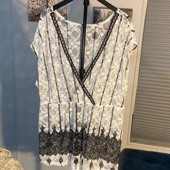 NY Collection Tops - NY Collection Black and White Lace Blouse